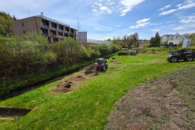 Auf dieser Fläche soll das neue Hotel in Bad Elster entstehen. Die Vorbereitungen dazu laufen.