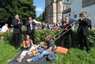 Picknick mit Musik auf dem Schlossberg. Auch in diesem Jahr findet Anfang September wieder ein Open-Airk-Konzert statt.