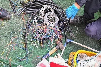 Diese Kabel wurden bei den Durchsuchungen in Reichenbach gefunden.