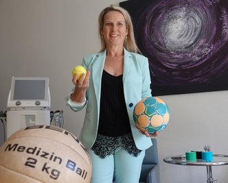Unternehmerin Kristin Schirbock kann die Dreifachbelastung aus ihrem Beruf als Physiotherapeutin und dem Vorsitz in einem Tennisclub sowie einem Handballverein gut vereinbaren. 