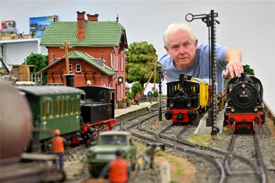 Fahrt frei in der Limbach-Oberfrohnaer Turmpassage: Vereinschef-Chef Jürgen Frischmann freut sich auf viele Ausstellungsbesucher an den ersten beiden Tagen nach Weihnachten.