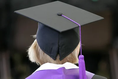 Hut auf: Bildung hängt in Deutschland noch zu sehr vom Elternhaus ab.
