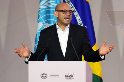 UN-Klimachef Simon Stiell hat die anstehende Fußball-WM als Beispiel dafür herausgegriffen, wie sehr der Klimawandel inzwischen den Alltag beeinträchtigt. (Archivbild)