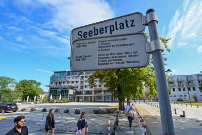 Der Untergrund des Seeberplatzes ist laut Stadt nicht für Autos geeignet und wurde bereits durch diese beschädigt.