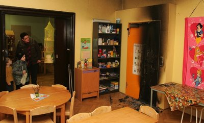 
              <p class="artikelinhalt">Betroffenheit bei Kindern und Eltern: In den Ökumenischen Kindergarten wurde in der Nacht zum Sonntag eingebrochen und in einem Gruppenzimmer Feuer gelegt. </p>
            