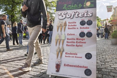 Auch bei den Eisanbietern auf der Kät sind die Preise im Vergleich zum Vorjahr weitgehend gleich geblieben.