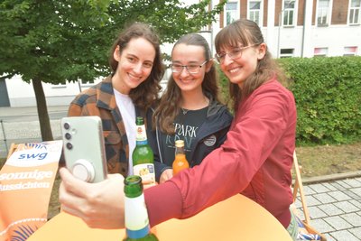 Sabrina Hübler (von links), Antonia Seifert und Alexa Böhme hat die U-Bahn-Idee überrascht.