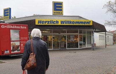 Die Begrüßung überm Haupteingang gilt nicht mehr. Der Edeka-Markt am Eschenweg ist im November 2016 geschlossen worden.
