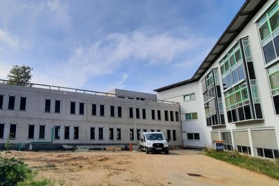 Am Mittweidaer Krankenhaus wird am Erweiterungsbau gearbeitet.