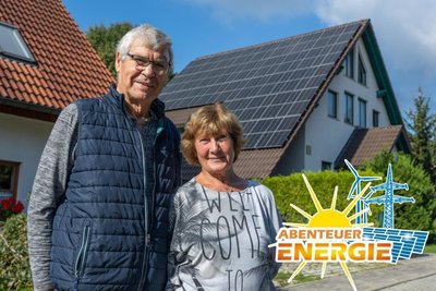 Wolfgang und Barbara Oehlmann vor ihrem Haus in Rodewisch.