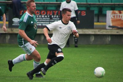 Erstmal im Nationaltrikot aktiv: Pascal Müllrich (v.) wirkte bei der deutschen Fanauswahl gegen Nordirland in Belfast mit.