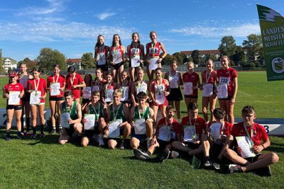 Die Jugend-Leichtathleten aus dem Erzgebirge erkämpften in Freiberg viele Medaillen und Urkunden.