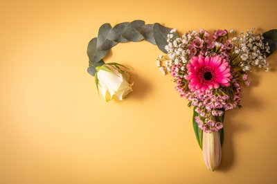 Häufiges Leiden: Unterleibsbeschwerden gehören zu den am weitesten verbreiteten gynäkologischen Problemen und betreffen Frauen in jedem Lebensalter.