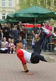 Im vergangenen Jahr trat Tanzcoach Christiano L. Rodriguez mit einer Breakdance-Performance auf dem Marktplatz auf.