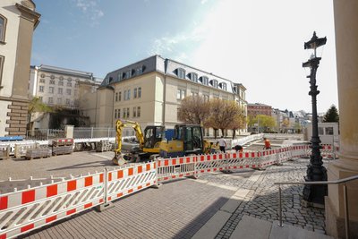 Auf dem Plauener Theaterplatz wird jetzt gebaut. Er kann zurzeit nicht befahren werden.
