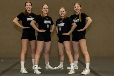 Sie vertreten Deutschland zur Cheerleading-Weltmeisterschaft in Orlando, von links: Hannah Persigehl, Fine Künzl, Leni Minnerop und Lillian Schwochow.
