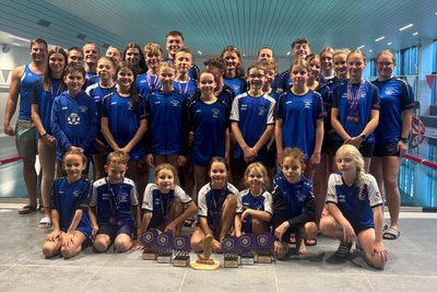 Die Schwimmriege des SV Schneeberg hat beim 20. Wismutpokal in Aue Mannschaftsbronze aus dem Wasser gezogen.
