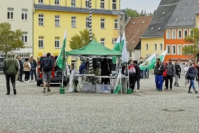 In Mittweida fand bereits im Mai eine Versammlung auf dem Markt statt, die von den „Freien Sachsen“ initiiert war.