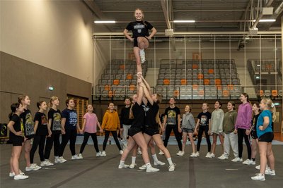 Schon jetzt Vorbilder: Als Stunt-Team gehen die vier Mädchen schon seit Jahren zu Wettkämpfen auf die Matte. Als nächstes zur Deutschen Meisterschaft Mitte März.