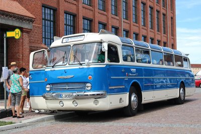 Einmal Flöha-Falkenau und zurück: Die Fahrten mit dem historischen Ikarus begannen und endeten auf dem Gelände der Alten Baumwolle.