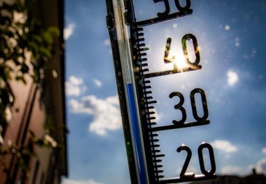 In vielen Orten in Sachsen hat das Thermometer am Dienstag die Marke von 35 Grad Celsius überstiegen.