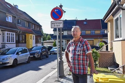 Am Wendegang in Chemnitz-Borna wurde kürzlich ein zeitlich beschränktes Parkverbot erlassen. Das stellt allerdings die Parksituation im Wohngebiet sowie die Alltagsabläufe auf den Kopf. Ivo Köhler ist einer der Betroffenen. 