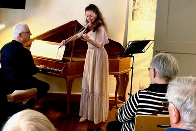 Violinistin Tereza Horáková und Jan Katzschke, Spinett, gastierten im Silbermann-Haus Freiberg.