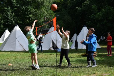 Das Feriencamp des VfA Rochlitzer Berg. Geschlafen wird in Zelten, Spiele und Sport gehören zum täglichen Programm.