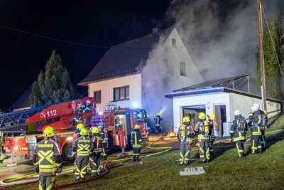 Der Hausbrand am Abend des 30. März 2025 in Clausnitz, dem Ortsteil von Rechenberg-Bienenmühle.