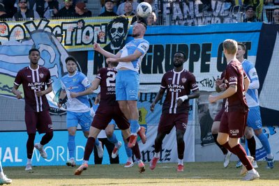 Im Spiel dieser beiden Teams, die bereits in der DDR-Oberliga gegeneinander antraten, standen sich zwei Tabellennachbarn gegenüber.