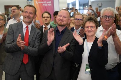 Die Wahlparty von Bündnis Sahra Wagenknecht in Dresden, rechts vorn im Bild Spitzenkandidatin Sabine Zimmermann.
