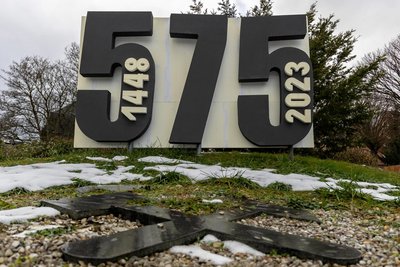 Die Idee für den Wettbewerb ist nicht ganz neu: Schon zum 550. Stadtjubiläum gab es einen ähnlichen Wettbewerb in Falkenstein. Hier das Logo für das Jubiläumsjahr.