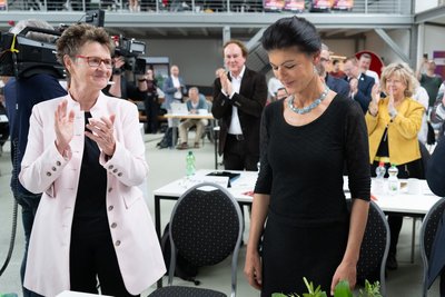 BSW-Gründerin Sahra Wagenknecht (rechts vorn) zu Gast beim sächsischen Landesverband und ihrer Vorsitzenden Sabine Zimmermann: Wollen sie überhaupt regieren?
