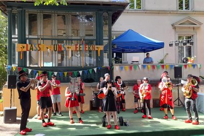 Die Draufgänger-Guggis aus Meerane sorgten schon für Stimmung beim Dorffest.