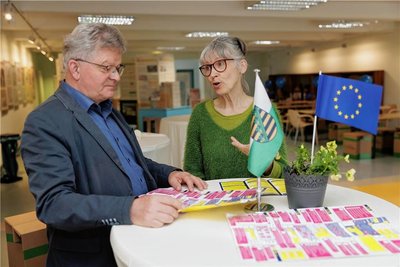 "Am Thema Europa führt kein Weg vorbei", sagt Matthias Lißke von der Wirtschaftsförderung, hier mit Margit Kreißl, Leiterin Europe Direct Erzgebirge. 