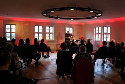 Der Festsaal im Obergeschoss des Herrenhofes Erla bietet den Rahmen für ausgesuchte Veranstaltungen.