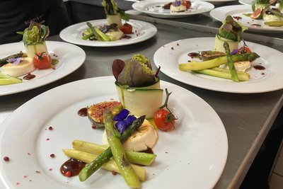 Ein Catering für bis zu 400 Personen hat Jacob Matthes schon gefertigt.