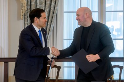 US-Außenminister Marco Rubio und UFC-Boss Dana White unterzeichnen eine Absichtserklärung für eine Partnerschaft. 