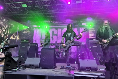 Die Band Legion of the Damned Svarttjern heizt ordentlich ein.