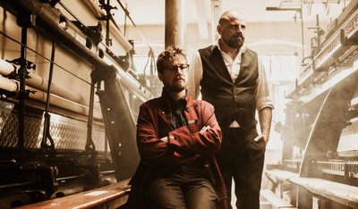 Zum 900-jährigen Stadtjubiläum musizieren Philipp Wiechert und Jörg Piesendel in der Museumsfabrik am Plauener Obstgartenweg.