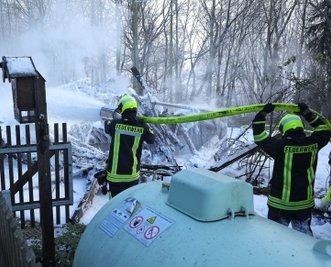 Die Scheune in Reinsberg brannte am Sonntag gegen 12.45 Uhr vollständig nieder.