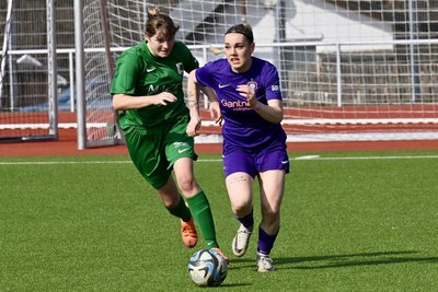 Mathilde Balsing (r.) und die Veilchen haben die BSG Chemie Leipzig mit 1:0 besiegt.