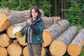 230 Kinder werden zu Waldjugendspielen in Mühlleithen erwartet - Mit Waldhornklängen eröffnete Christina Strobel im Vorjahr die Waldjugendspiele in Mühlleithen.