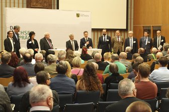 230 Vogtländer beim "Sachsengespräch" mit Ministerpräsident - Ministerpräsident Kretschmer beim Sachsengespräch in Plauen.