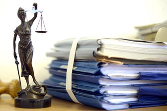 24-Jähriger aus Zwickau wegen Totschlags an Ehefrau verurteilt - Das Dortmunder Schwurgericht hat einen 24-jährigen Afghanen aus Zwickau am Donnerstag wegen Totschlags zu zwölf Jahren Haft verurteilt.