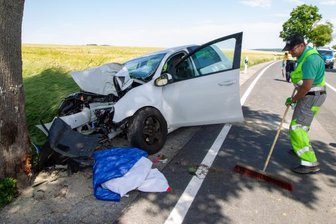 24-Jähriger stirbt auf B 169 zwischen Neuensalz und Mechelgrün - 