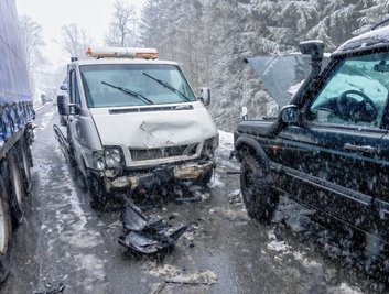 Drei Fahrzeuge waren in den Unfall verwickelt. 