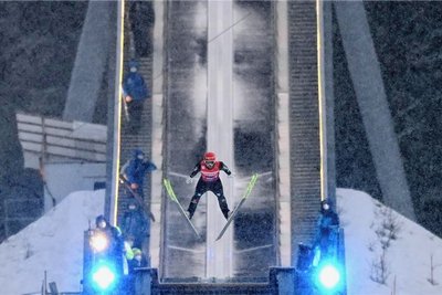 Die weltbesten Skispringer (im Foto Markus Eisenbichler) heben im kommenden Winter erneut in der Vogtland-Arena ab.