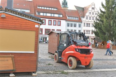 Der Abbau der Verkaufsstände auf dem Freiberger Obermarkt ist am Mittwoch fortgesetzt worden.