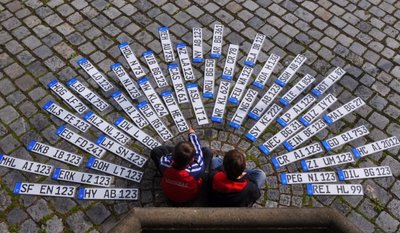 
              <p class="artikelinhalt">Die 51 befragten Städte in Deutschland: Darunter sind auch ein Dutzend Kommunen in Sachsen, deren Buchstabenkombinationen am Nummernschild keine Gültigkeit mehr haben. Das soll sich wieder ändern. </p>
            